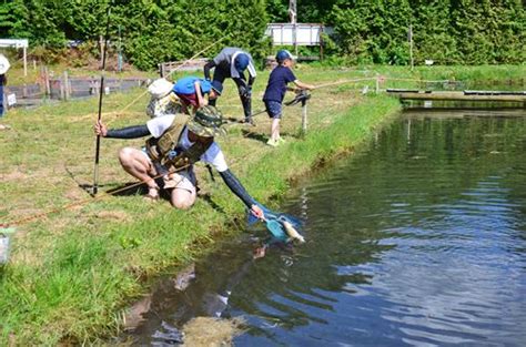 角掛養魚場|滝沢市 3密避け釣り堀満喫～行德養魚場でニジマス釣り